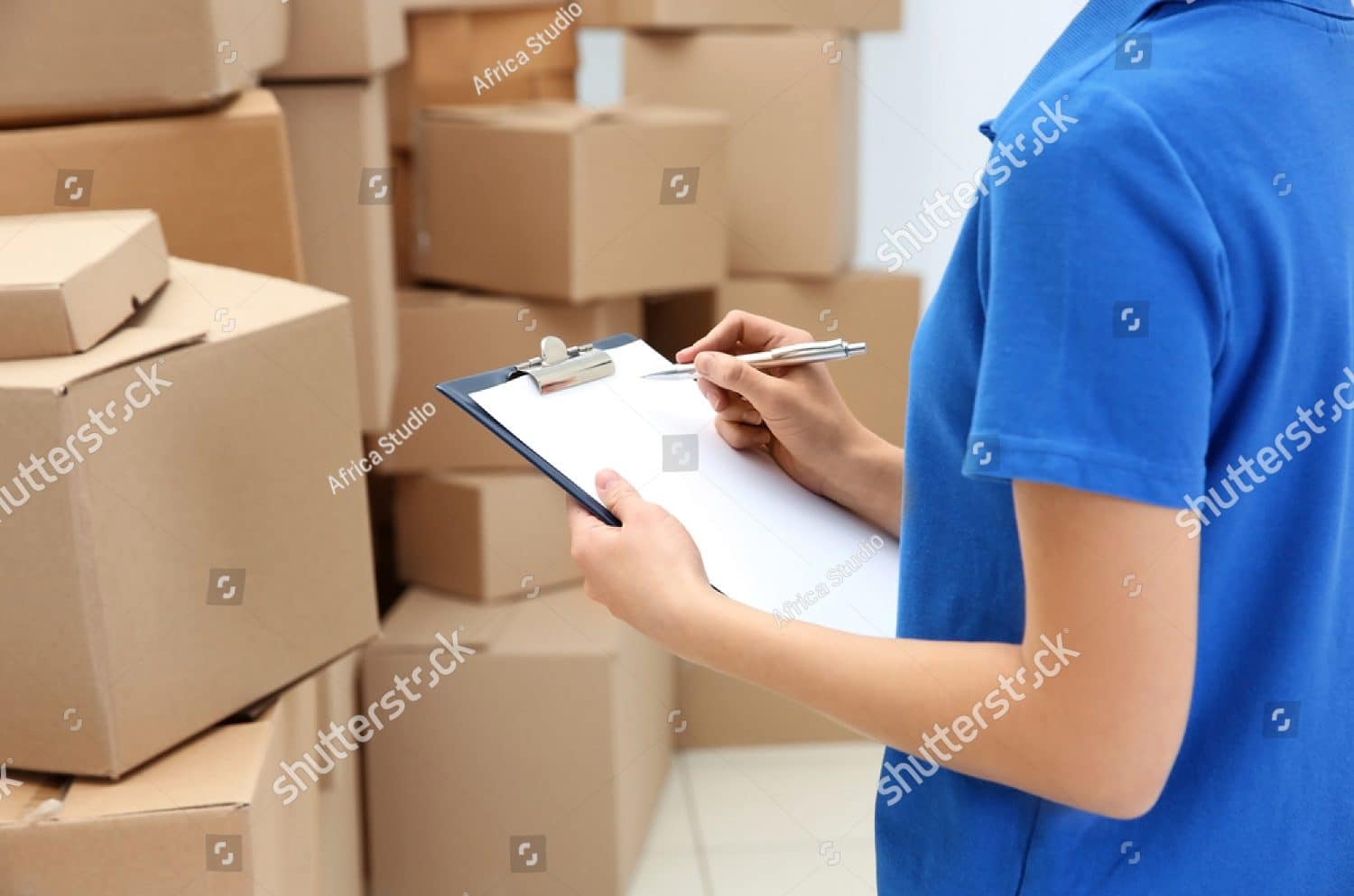 An worker writing down on a clipboard