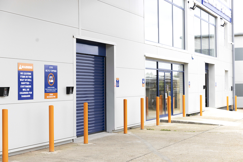 Business Storage Dunstable. Image shows roller doors on the exterior of the Cinch Self Storage facility. 