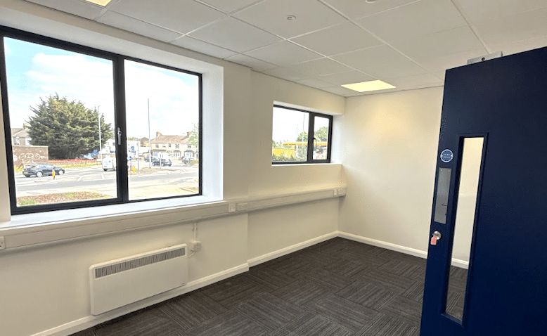 Office to rent Swindon. Image shows an empty office.